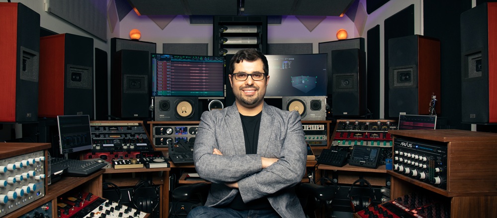 Headshot of Justin Gray