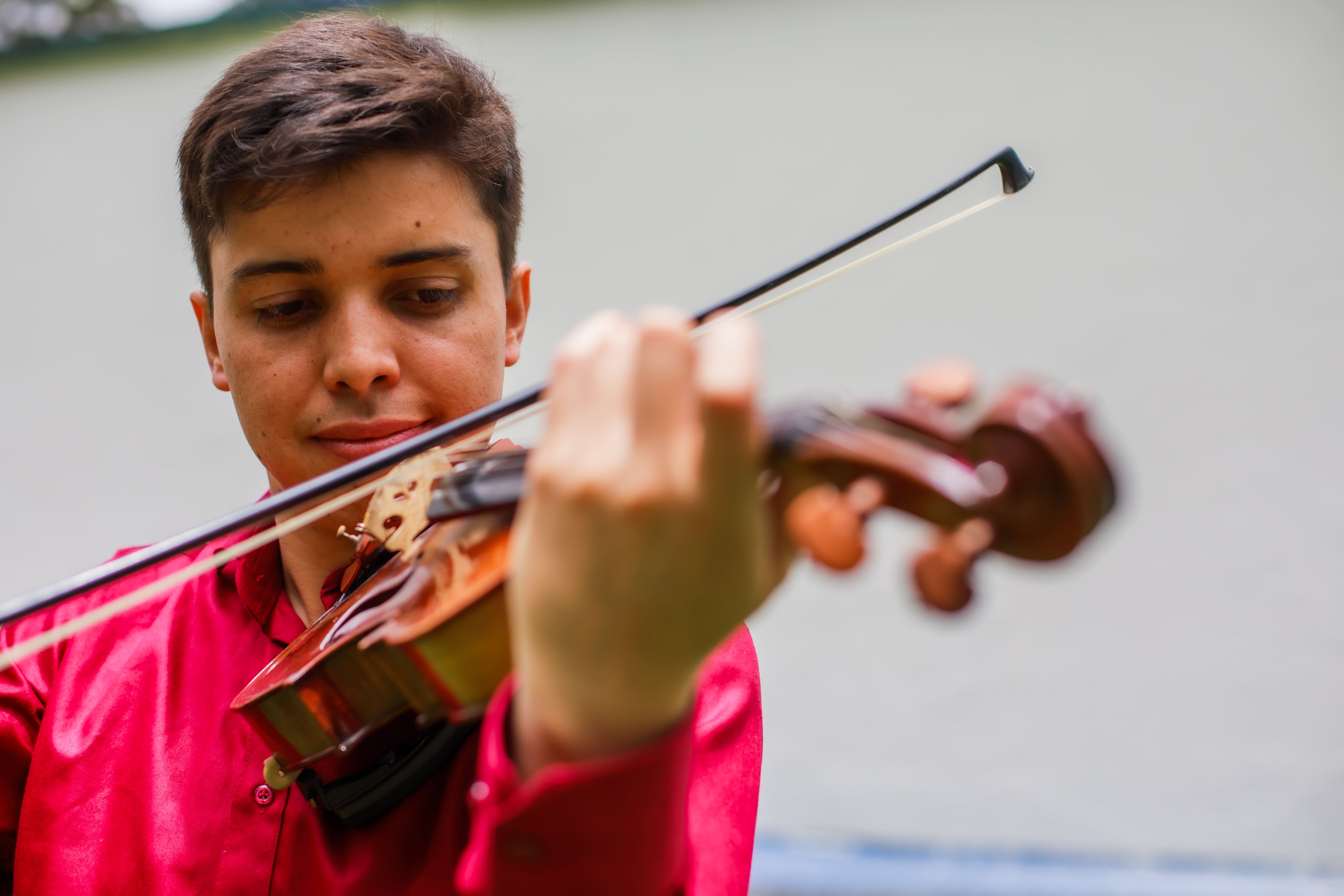 Man in brightly coloured shirt playing violin
