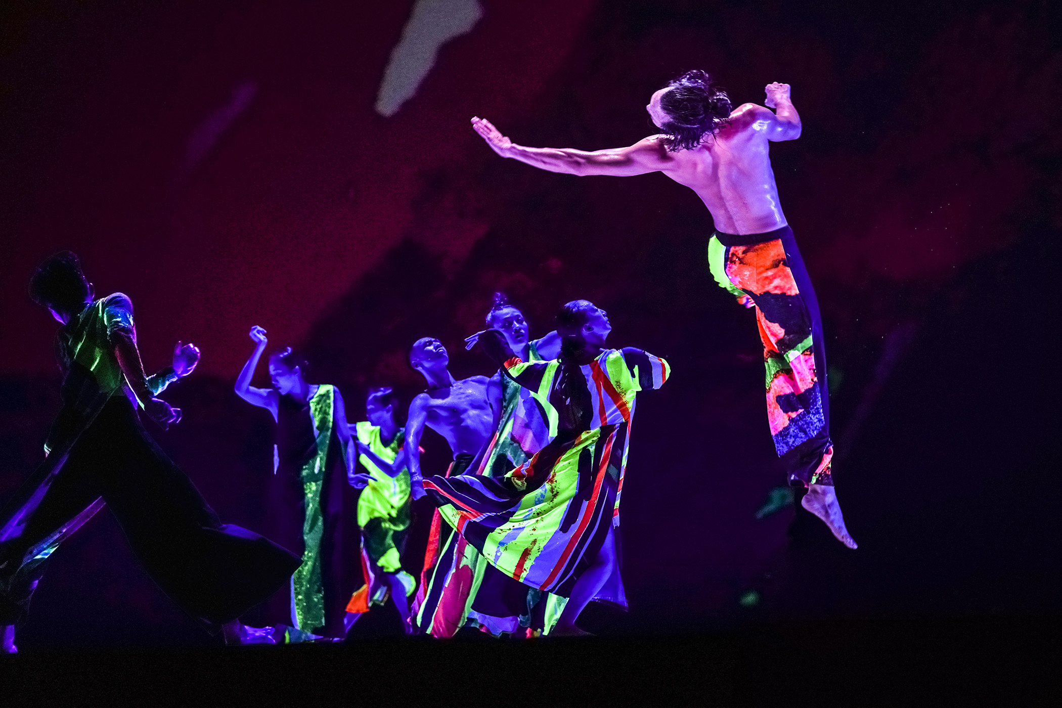 13 TONGUES. Performed by Cloud Gate Dance Theatre of Taiwan. Photo by LIU Chen-hsiang