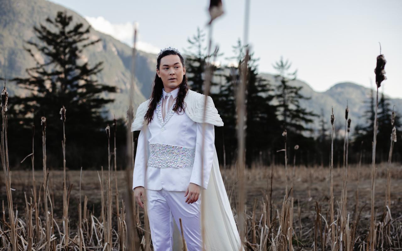 Image of Spencer Britten outside against the mountains