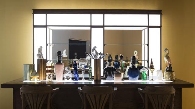 Heather and Ivan Morison, Installation view of "Wildflower series" (2003-ongoing). Science fiction books and wildflowers