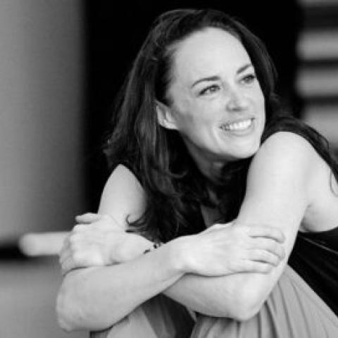 Headshot of Lisa Davies