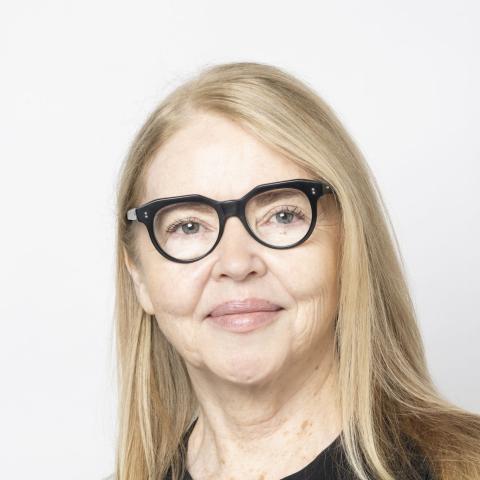 Headshot of Theresa Leonard