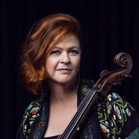 Close up of Iida Sinivalo and her cello