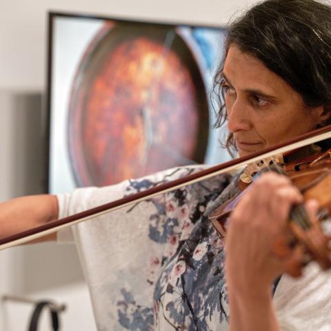 Image of Pamela playing the violin